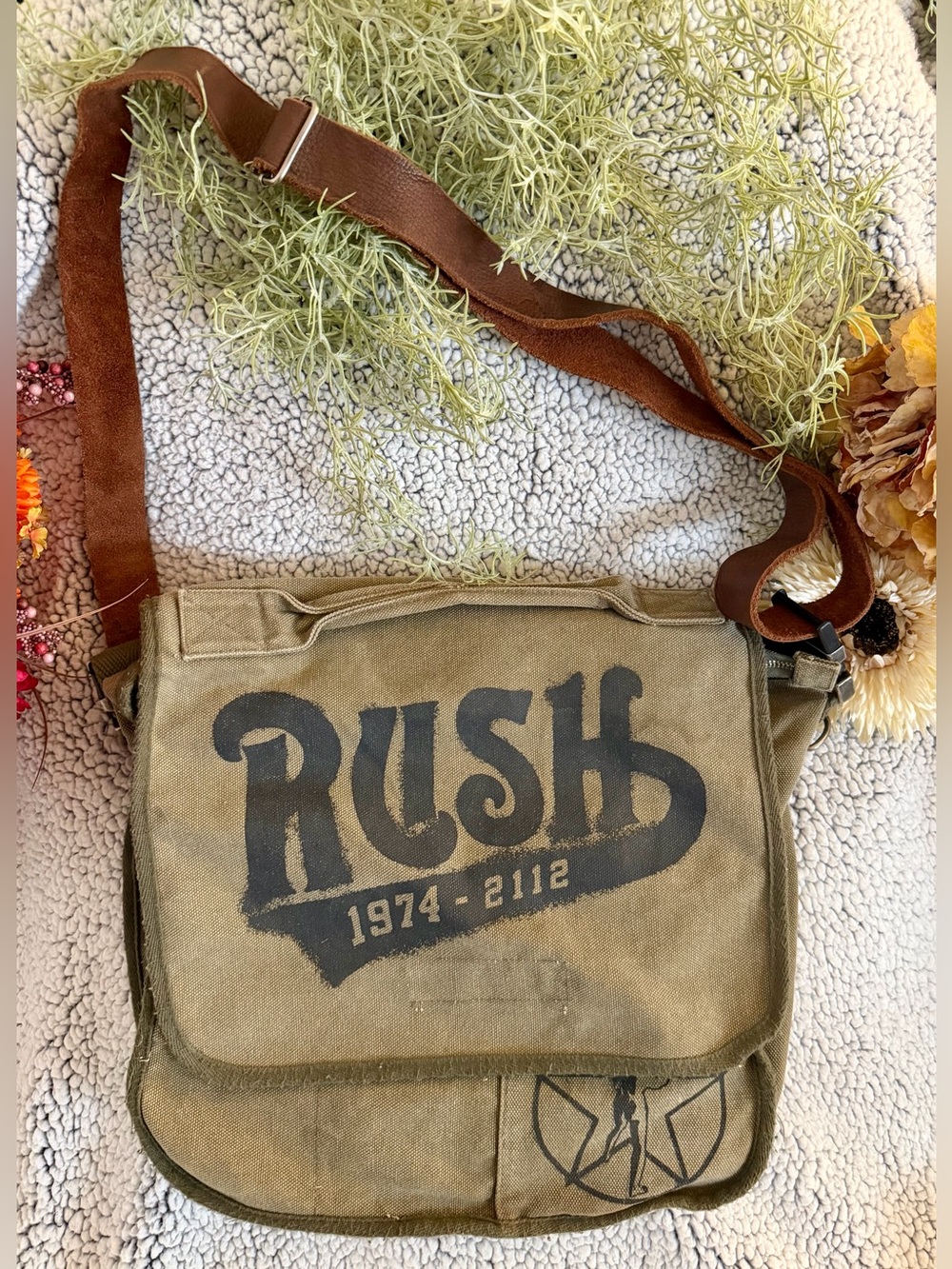 Vintage Rush “Band” Graphic Canvas Messenger Bag in Olive Brown
